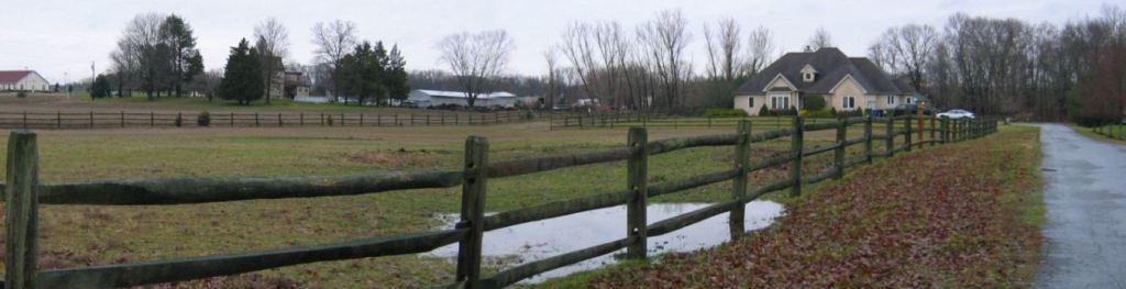 ARROWHEAD STABLES logo